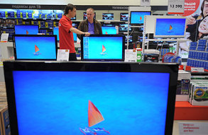 Россияне посмотрели на рубль и бросились за бытовой техникой