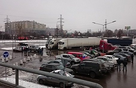 Дальнобойщики у ТЦ «Мега» в Химках, 4 декабря 2015.