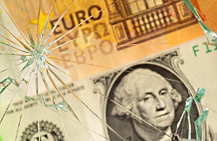 Ближе к деньгам: что будет с долларом и евро в России?