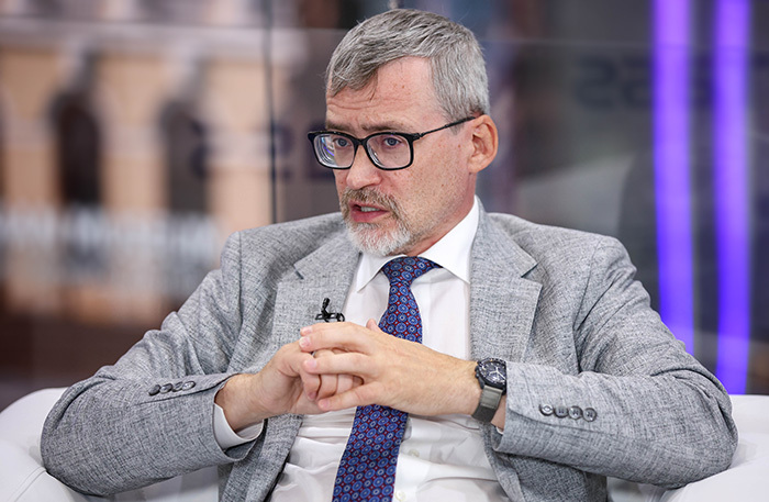 Гендиректор ВЦИОМ Валерий Федоров о том, почему почти треть россиян считают, что их могут чипировать