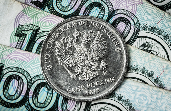 Непослушный рубль: почему курс российской валюты не подчинился ничьим прогнозам?