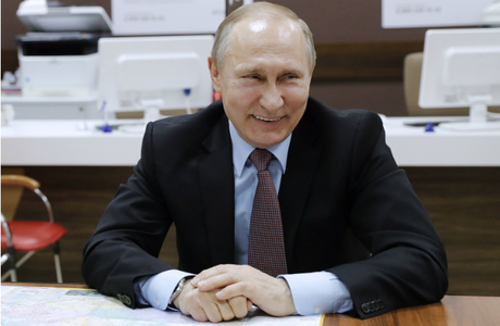 Приглашение Путина в Белый дом и референдум в Донбассе: грядет новая волна критики Трампа?