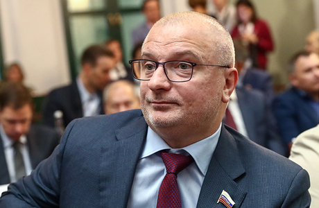 «Это будет тотальная цензура». Кабмин поддержал законопроекты Клишаса — о фейках и об оскорблении власти