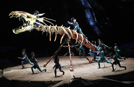 Священное древо и синие человечки: в Москву привезли шоу канадского Cirque du Soleil