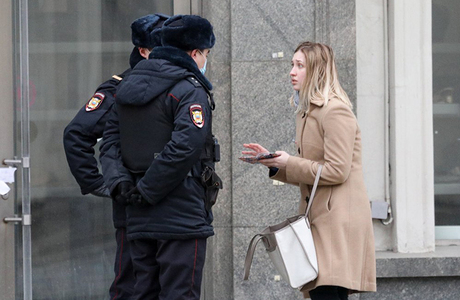«Сейчас будет вал таких дел по всей стране». В Москве начали штрафовать за нарушение самоизоляции