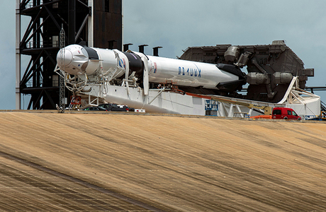 Историческая миссия. SpaceX Илона Маска впервые отправит астронавтов к МКС
