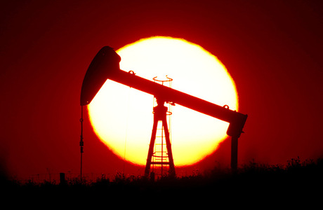 Страны ОПЕК+ согласовали продление рекордного сокращения добычи нефти