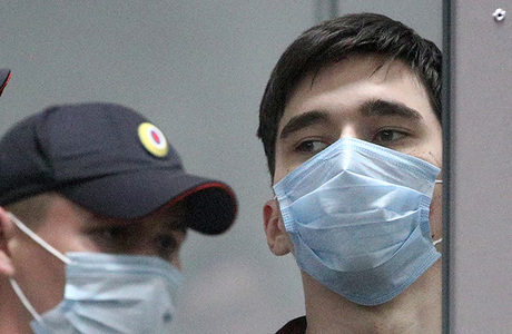 Суд арестовал устроившего стрельбу в школе Казани. Он признал вину