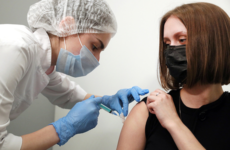 Собянин: тотальных проверок бизнеса на предмет наличия 60% вакцинированных сотрудников не будет