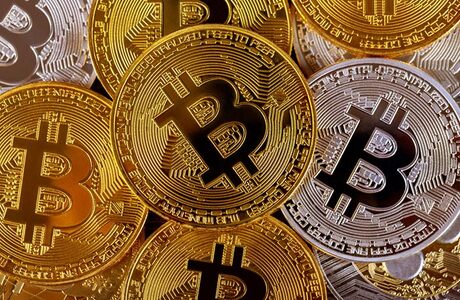 Биткоин упал на 10%