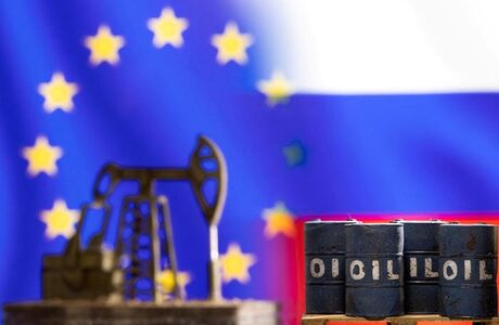 Нефтегазовые хроники: ЕК прокомментировала вопрос оплаты российского газа в рублях, США предлагает заменить нефтяное эмбарго пошлинами
