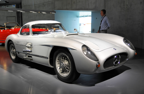 Автомобиль по цене завода: на аукционе Sotheby's Mercedes-Benz 300 продан за 135 млн евро