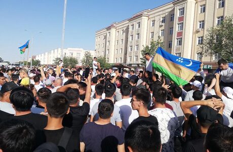 Жители Каракалпакстана вышли на протесты из-за поправок к Конституции Узбекистана