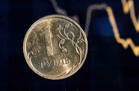 Рубль возобновил падение