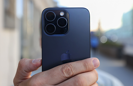 Владельцы iPhone 15: беспроводная зарядка в BMW «убивает» NFC-чип