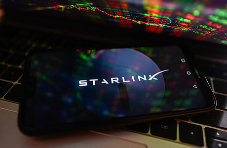 Илон Маск задумал подключать мобильные телефоны прямо к сети Starlink