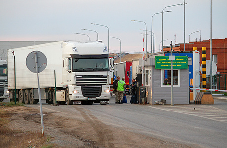 ФТС и перевозчики говорят о ликвидации пробки на российско-казахстанской границе