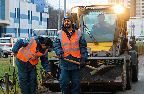 Петербургские коммунальные службы стали привлекать работников из Индии