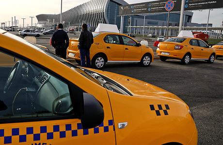 Сообщения о зарплатах таксистов до 500 тысяч рублей озадачили участников рынка