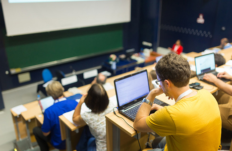 Не помешает ли ИИ найти работу вчерашним выпускникам?