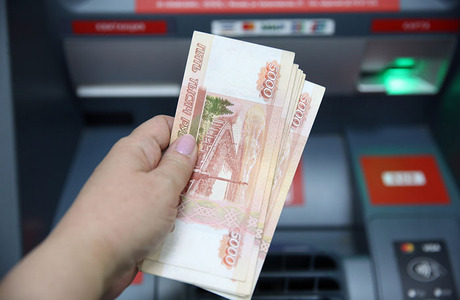 Банки усилили контроль при снятии крупных сумм наличных