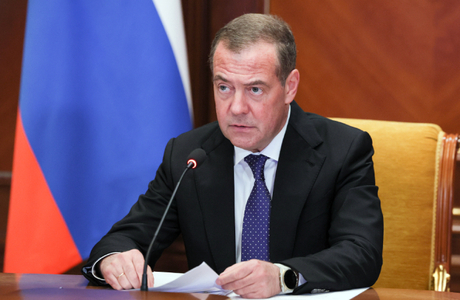 Медведев допустил, что Россия атакует европейские предприятия