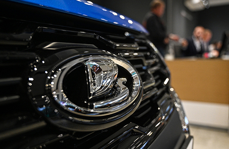 В интернете обсуждают отсутствующий футляр для очков в салоне Lada Vesta