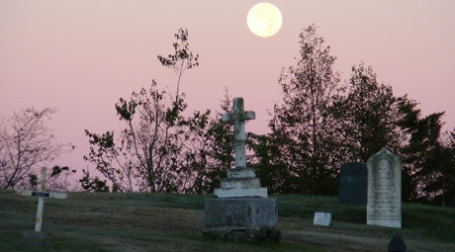 Ночное кладбище. Фото: paige_eliz/flickr.com
