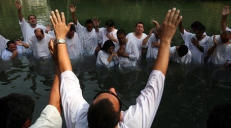 Несмотря на тяжелую ситуацию в регионе, поток паломников не ослабевает. Фото: AFP