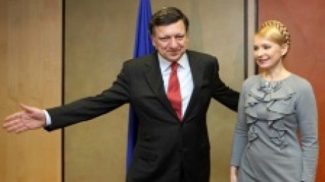 Президент Еврокомиссии Жозе Мануель Баррозу и Юлия Тимошенко на конференции в Брюсселе. Фото: AFP