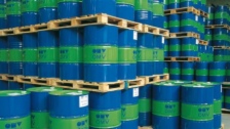 Бочки с нефтью. Фото: omv.com