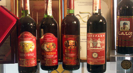 Цены на Кагор перед Пасхой увеличиваются в разы. Фото: РИА НОВОСТИ