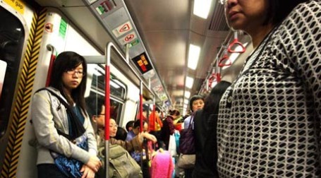 Люди в метро. Фото: latigi/flickr.com