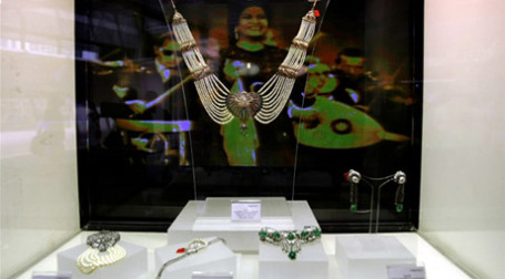 Ювелирные украшения, представленные аукционным домом Christie's в Дубае. Фото: AFP