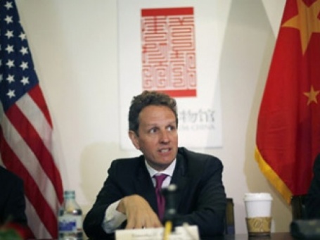 В Пекине Тимоти Гайтнер выглядел совершенно потерянным. Фото: AFP