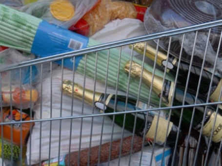 Тележка с продуктами. Фото: ИТАР-ТАСС