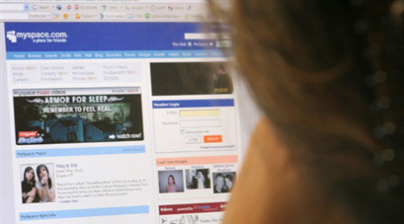 Открытая web-страница сети Myspace в интернете. Фото: AFP