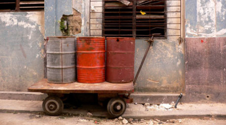 Бочки с нефтью на Кубе. Фото: max/flickr.com