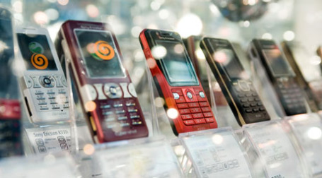 Спрос на модели Sony Ericsson невысок. Фото: Митя Алешковский/BFM.ru