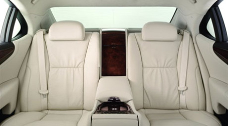 Lexus с массажными креслами необходим для защиты лесов. Фото: lavsvip.net
