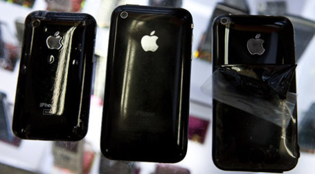 В Китае начнутся продажи настоящего Iphone, а нынешняя подделка пока значительнее меньше оригинала. Фото: sergeydolya.livejournal.com