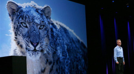 Вице-президент OSX Software Bertrand Serlet на презентации новой операционной системы. Фото: AFP