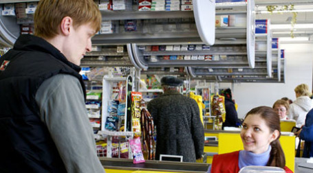 На кассах магазинов ограничат продажу сигарет. Фото: dixy.ru