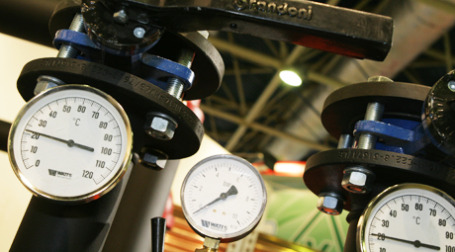 Показатели манометра. Фото: Александр Беленький/BFM.ru