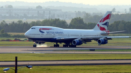 Авиакомпания British Airways намерена получить доход от дополнительных услуг. Фото: AFP
