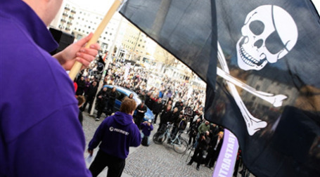Деньги за The Pirate Bay так и не поступили на счет продавца. Фото: AFP