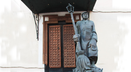 Памятник Юрию Лужкову в Музее современного искусства в Москве. Фото: Евгения Мангутова/BFM.ru