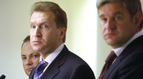 Мэр Владивостока Игорь Пушкарев, первый заместитель председателя правительства РФ Игорь Шувалов и губернатор Приморского края Сергей Дарькин (слева направо). Фото: РИА Новости
