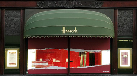 Витрина магазина Harrods в Лондоне. Фото: morcoblinds.co.uk