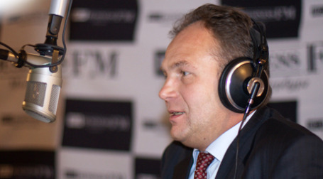 Вадим Сосков в студии радиостанции Business FM. Фото: Евгения Мангутова/BFM.ru